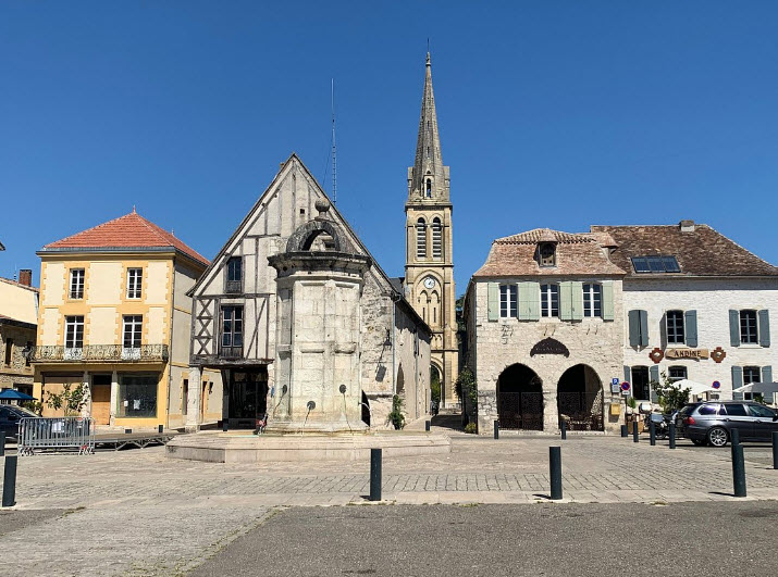 Villeneuve-la-Comtesse, France